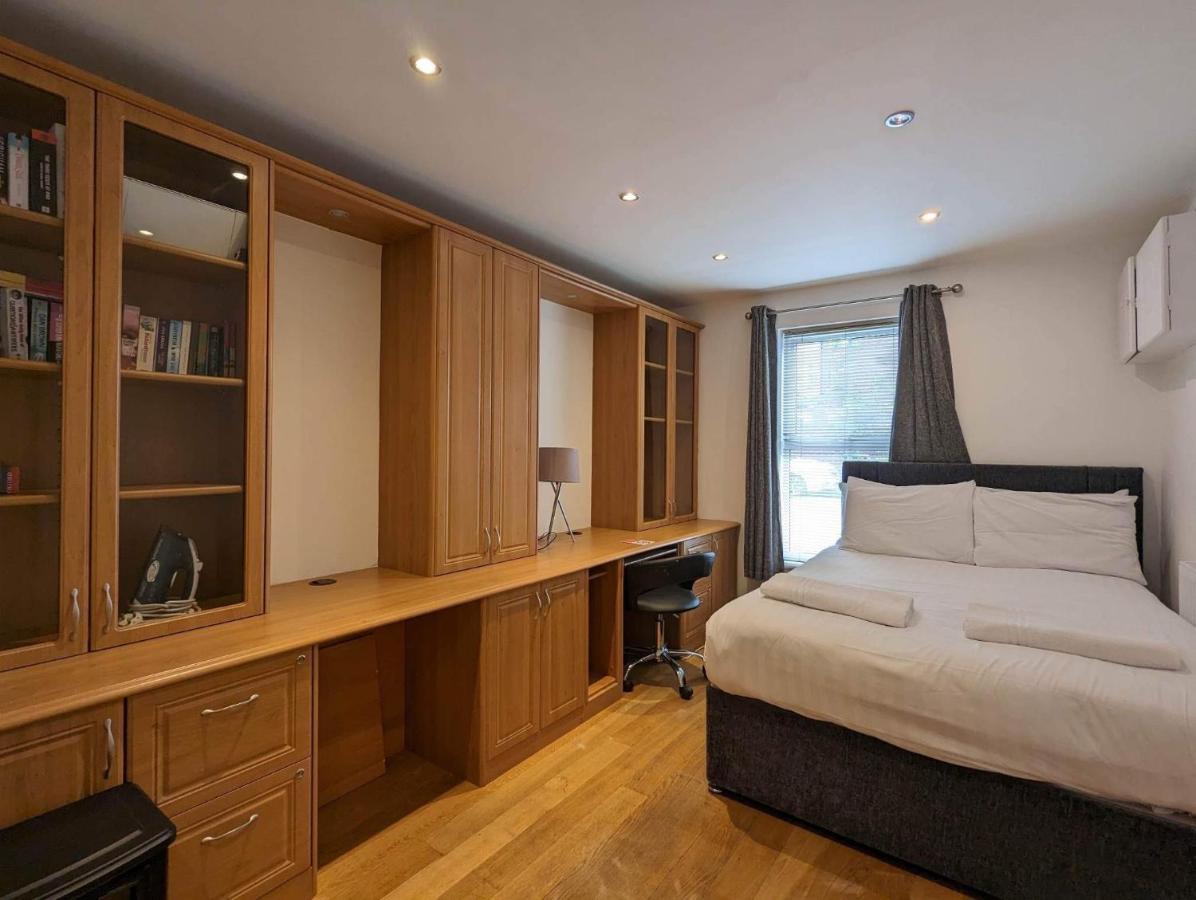 Kirkwood Drive Villa Durham Eksteriør billede